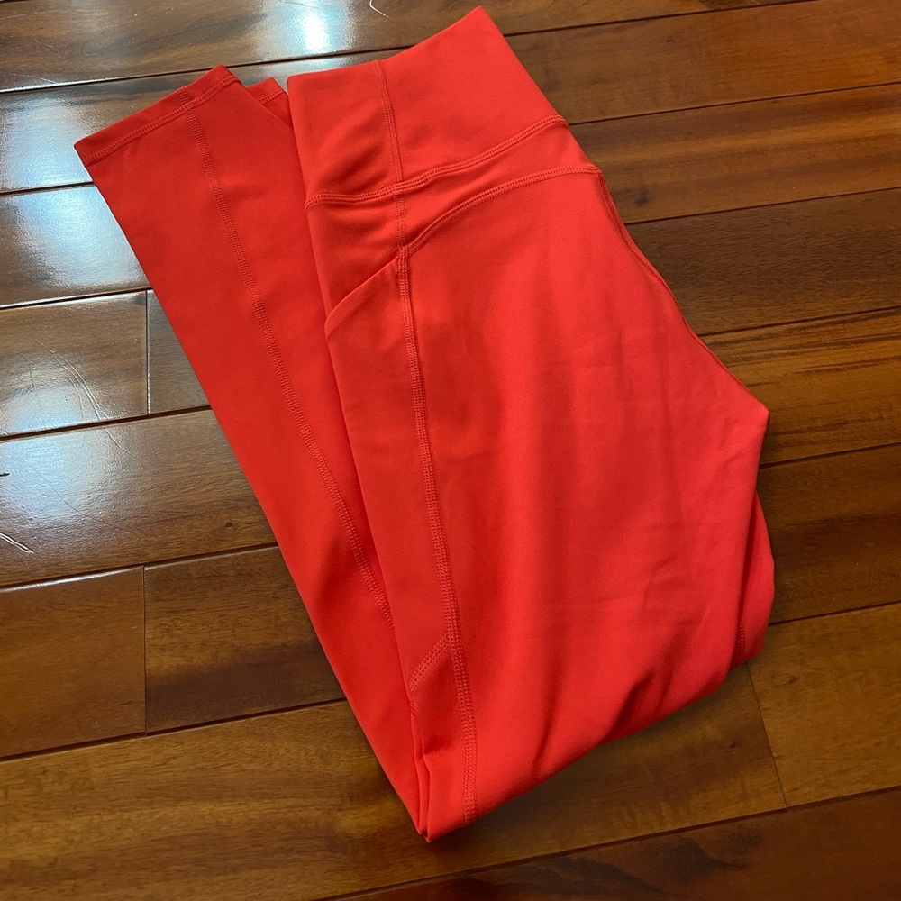 Fabletics Workout Set - Picture 5 of 5